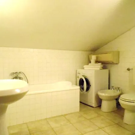Str. Palazzetta - 2 Appartement *